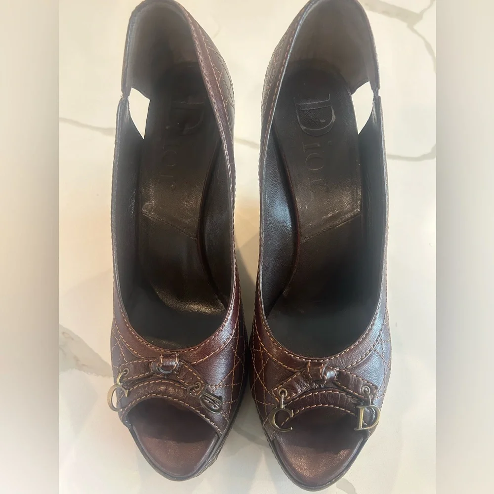 Christian Dior- Cannage Leather Peep Toe Wedge Pumps- size 39 (US Women’s 9) - Picture 4 of 14